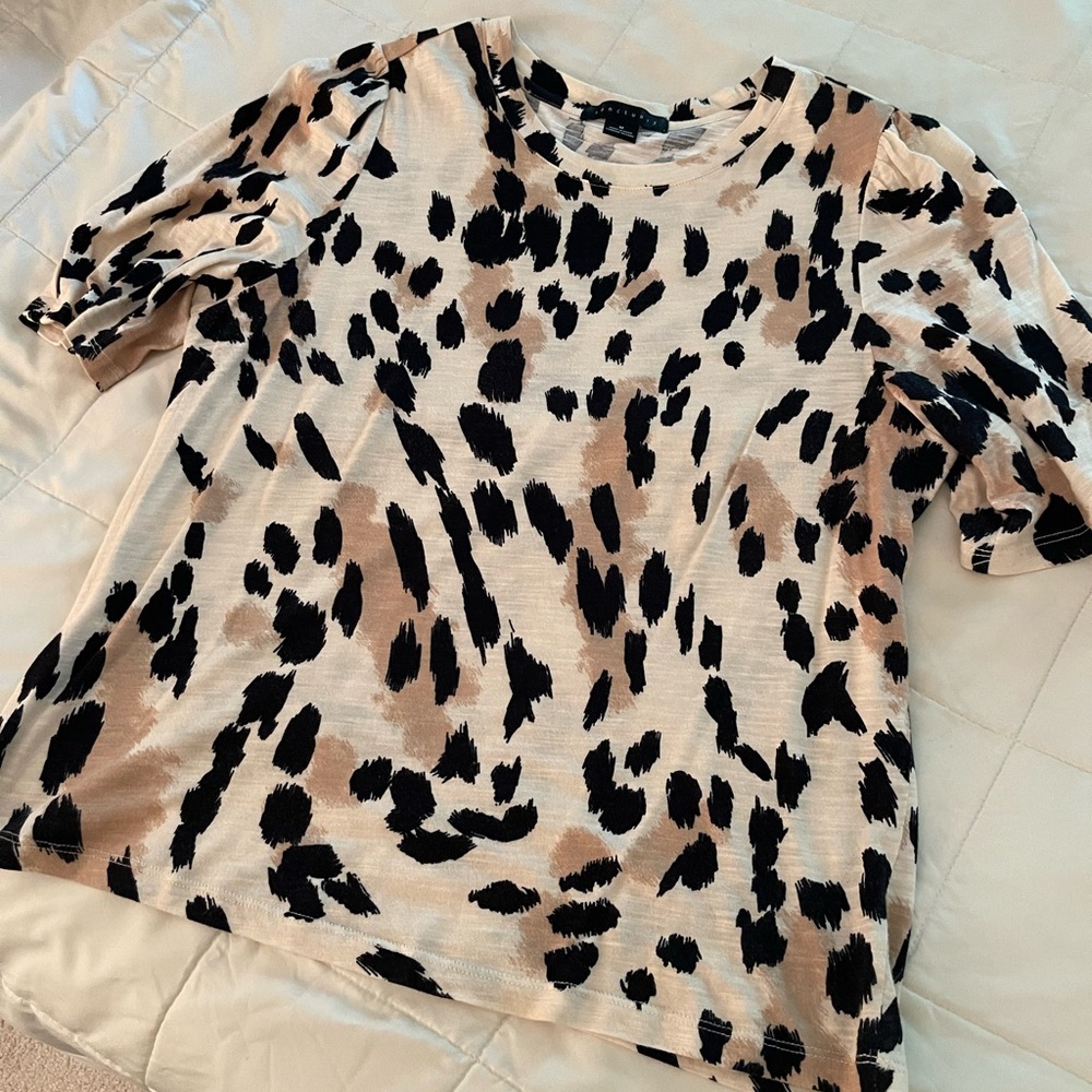 Sanctuary leopard animal print knit short sleeve crew neck tee size Medium